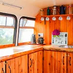 Campingplatz Double Decker Bus At Valentia Island Escape