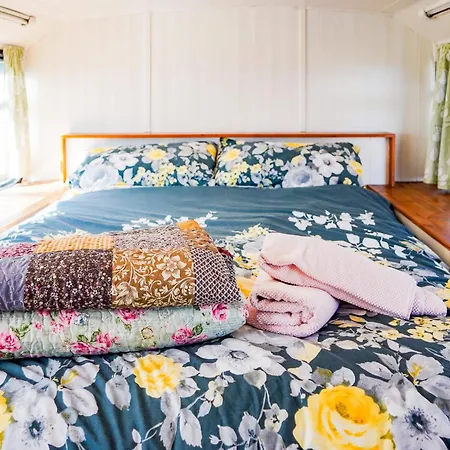 Campeggio Double Decker Bus At Valentia Island Escape Chapeltown