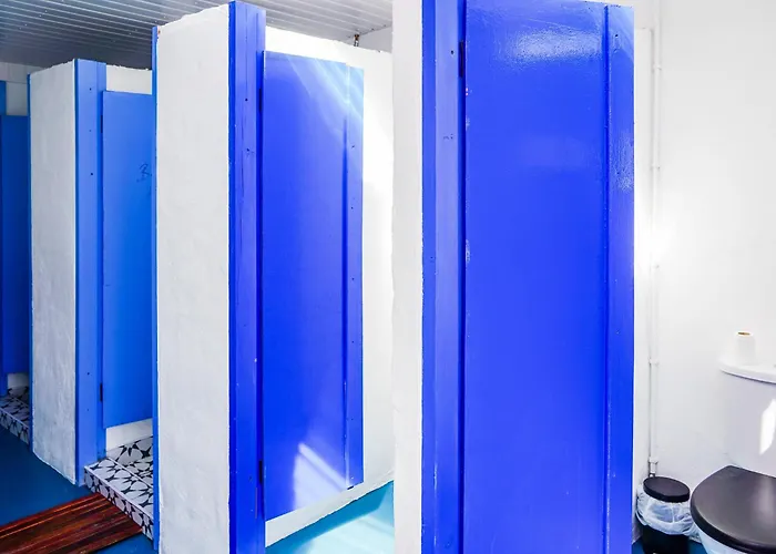 Double Decker Bus At Valentia Island Escape 캠프장 Chapeltown