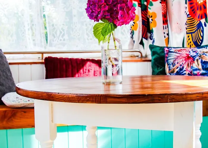 Campeggio Double Decker Bus At Valentia Island Escape Chapeltown