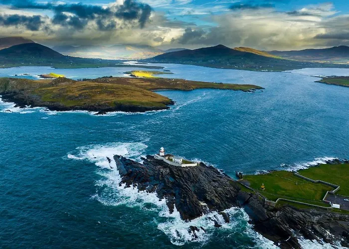 Double Decker Bus At Valentia Island Escape 캠프장 Chapeltown