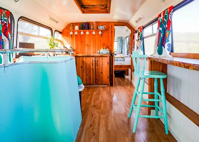 Double Decker Bus At Valentia Island Escape 캠프장 *