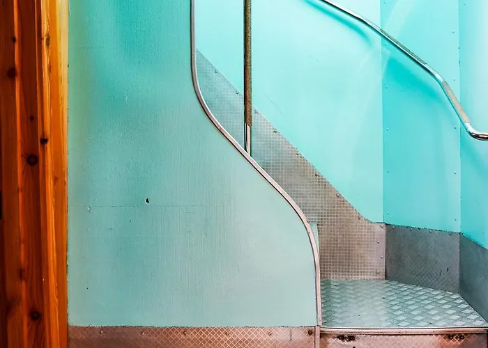 Double Decker Bus At Valentia Island Escape 캠프장 Chapeltown