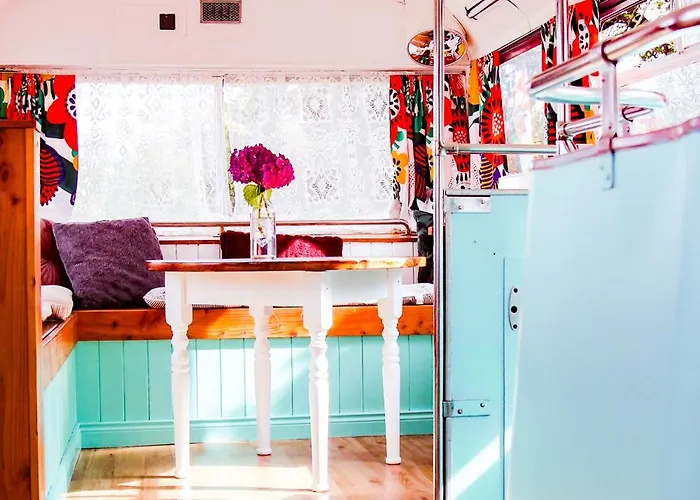 Double Decker Bus At Valentia Island Escape Campeggio *