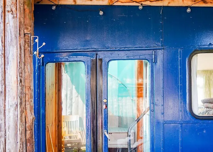 Double Decker Bus At Valentia Island Escape Campeggio Chapeltown